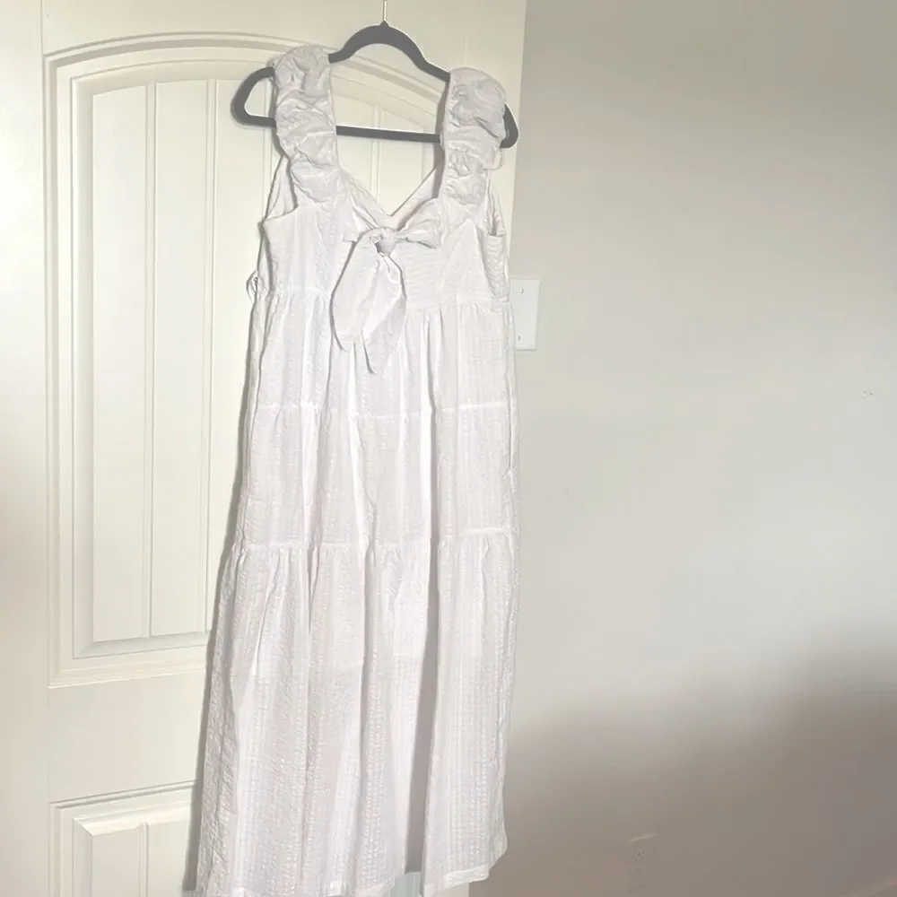 Elegant White Sleeveless Dress